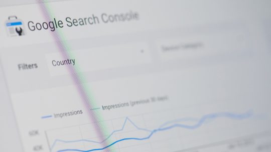 Actualizaciones de Google Search Console: mayor control de datos y notificaciones por correo electrónico